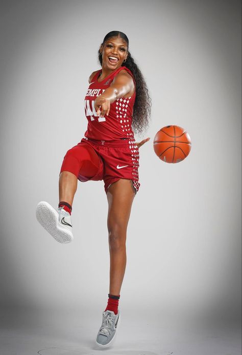 College Basketball Photoshoot, College Basketball Media Day Poses, Basketball Poses For Pictures, Media Day Poses Basketball, Basketball Pose, Nike Photoshoot, Basketball Photoshoot, Sports Shoot, Media Day Poses