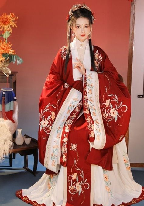 Ancient Chinese Clothing Woman, Ming Dynasty Clothing, Chinese New Year Outfit, 8 February, Dynasty Clothing, Traditional Asian Dress, Ancient Chinese Dress, Ancient Chinese Clothing, China Clothes