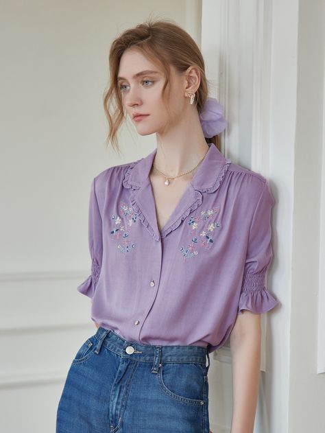 Purple Blouse Outfit, Ingenue Outfits, Floral Shirt Outfit, Áo Blu, Purple Night, Floral Shirt Women, Shirt Inspiration, Cottagecore Outfits, Simple Retro