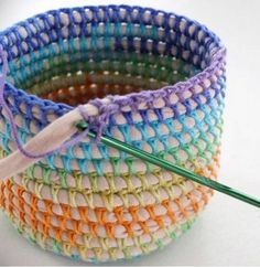 How to crochet baskets with T-shirt yarn Crochet Basket Diy, Crochet Basket Pattern Free, Basket Diy, Coiled Fabric Basket, Confection Au Crochet, Crochet Basket Pattern, Knitting Needle, Fabric Baskets, Crochet Basket