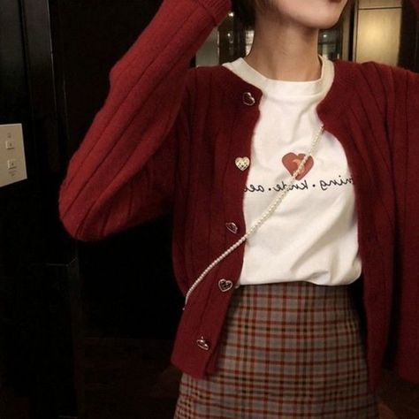 Red Outfit Inspo Aesthetic, Red Cardigan, Elegantes Outfit, Red Outfit, Red Aesthetic, Mode Inspiration, Mode Style, Aesthetic Outfits, Outfits Aesthetic