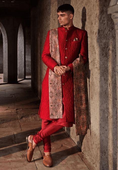 The Royal Touch: Exploring the Latest Trends in Sherwani Sets Chanderi Kurta, Formal Mens Fashion, Groom Looks, Indian Wedding Wear, Luxury Wear, Quilted Pattern, Groom Outfit, Pernia Pop Up Shop, Fabric Silk