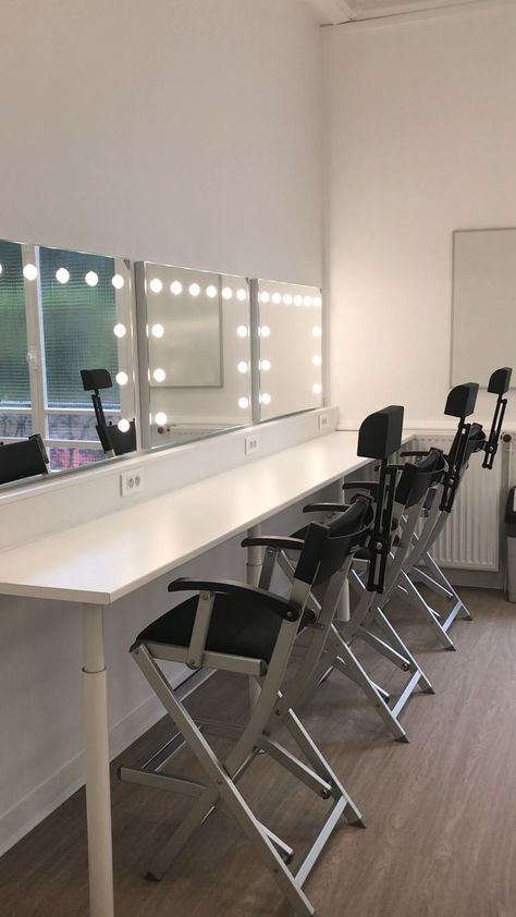 Makeup Studio Vanity, Salon Makeup Room Design, Makeup Studio Decor Beauty Room, Makeup Room Design Studios, Makeup Academy Interior, Makeup Studio Interior Design, Make Up Studio Interior, Make Up Studio Ideas, Makeup Salon Ideas