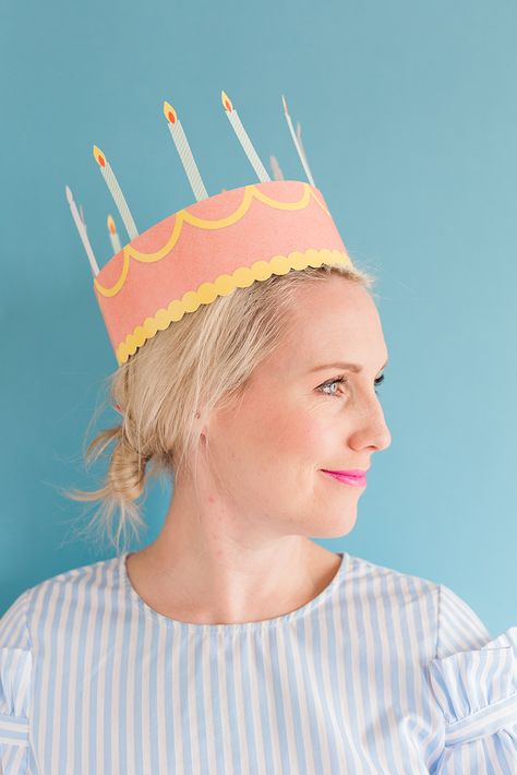 Whether you’re grown or young, you’re not too cool to celebrate with...  Read more » Birthday Cake Crown, Diy Birthday Crown, Crown Printable, Anniversaire Diy, Diy Crown, Crazy Hats, Birthday Crafts, Festa Party, Birthday Crown