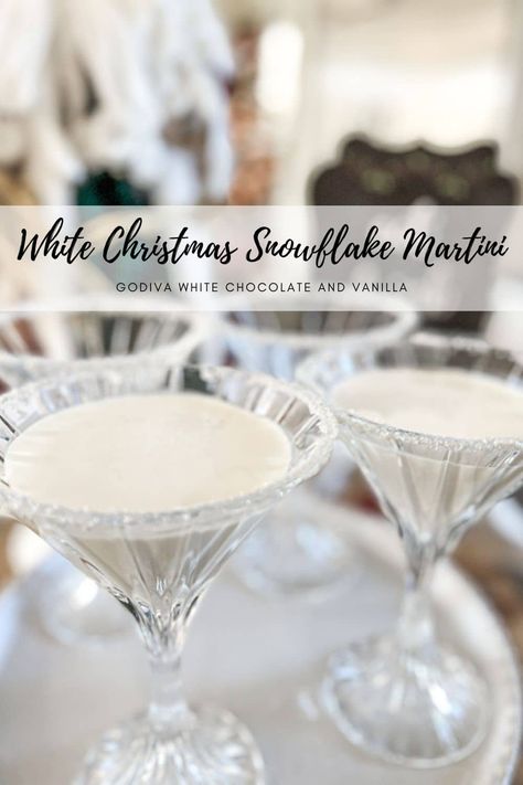 Snowflake Martini Recipe, Snowflake Martini, White Christmas Martini, White Chocolate Snowflakes, Vanilla Cocktail, White Chocolate Martini, Vanilla Syrup For Coffee, Peppermint Vodka, Christmas Party Drinks