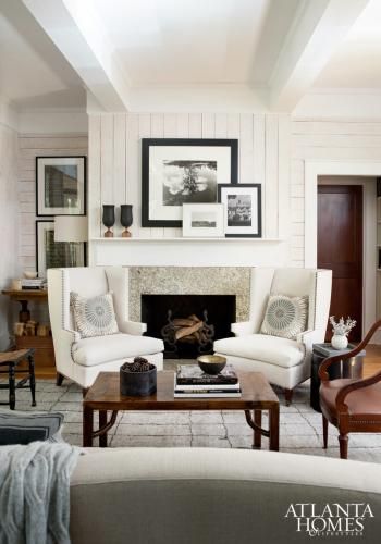 design indulgence: ATLANTA HOMES AND LIFESTYLES -  Notice the mantel styling.  Love the placement of the frames and the other accessories. Modern Farmhouse Living Room Decor, Farmhouse Living Room Decor Ideas, Decor Ikea, Cottage Living Rooms, Modern Farmhouse Living Room, Trendy Living Rooms, Farmhouse Decor Living Room, Living Room Spaces, Family Room Design