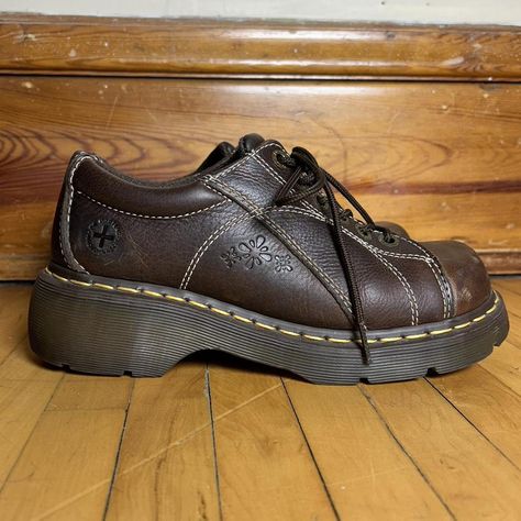 Vntage early 2000s Daisy Dr Martens Oxford chunky... - Depop Chunky Brown Shoes, Chunky Shoes Aesthetic, 2000s Shoes, Dr Martens Oxford, Brown Dr Martens, Chunky Platform Shoes, Eccentric Shoes, Vintage Dr Martens, Brown Oxford Shoes