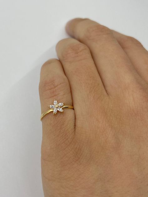 Small Finger Ring, Pinky Finger Ring Women, Rings For Pinky Finger, Baby Rings Gold, Ring For Pinky Finger, Pinky Finger Ring, Pinky Finger, Gold Ring Designs, Rose Ring