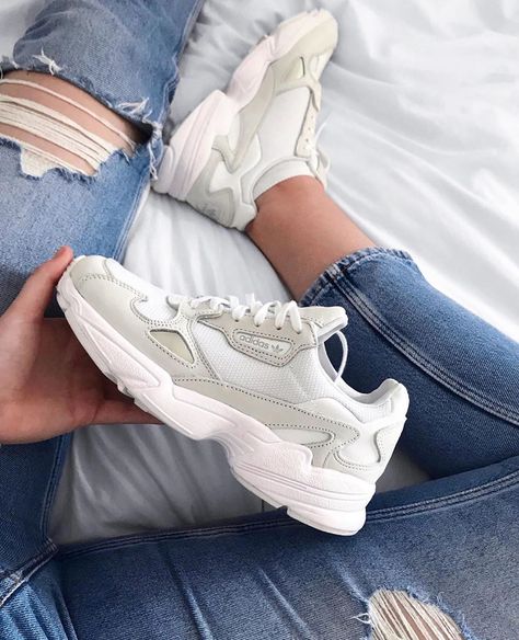 Adidas Outfit Casual, Adidas Falcon, Sneaker Outfits, Sneaker Trend, Jeezy, Street Style Shoes, Adidas Shoes Women, Fashion Shoes Sneakers, Fresh Shoes