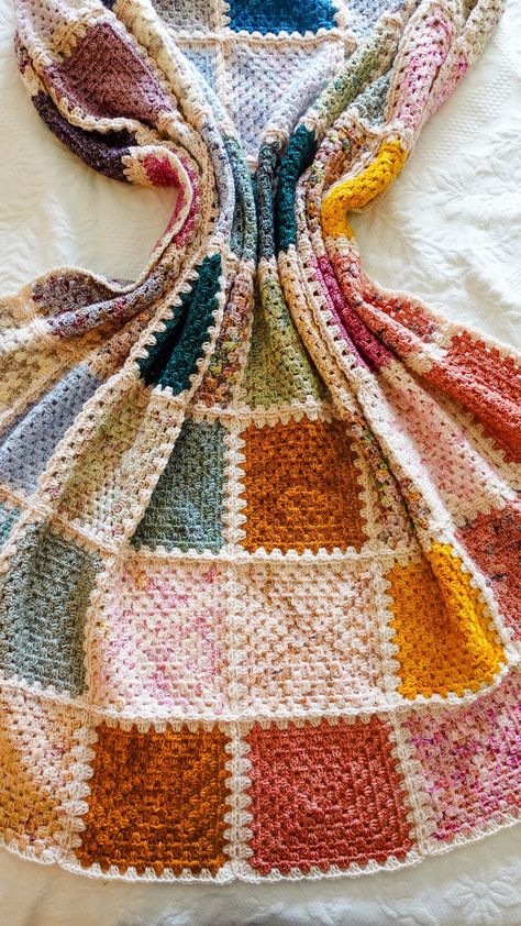 Linen Square Temperature Blanket - free crochet linen stitch afghan pattern - TL Yarn Crafts Minimal Crochet Blanket, Crochet Projects For Leftover Yarn, Two Sided Crochet Blanket, Patchwork Quilts Crochet, Crochet Moss Stitch Square Blanket, Scrap Busting Crochet Patterns, Patchwork Knit Blanket, Checked Crochet Blanket, Crochet Photography Inspiration