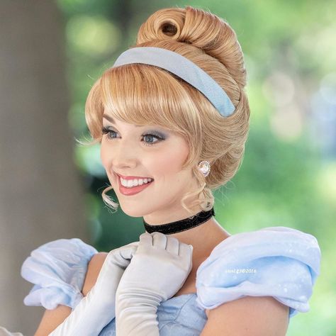 Disney Princess Poses, Cinderella Makeup Look Disney Princess, Princesses Makeup, Wig Reference, Cinderella Hairstyle, Cinderella Photo, Fav Princess, Cinderella Face Character, Cinderella Makeup