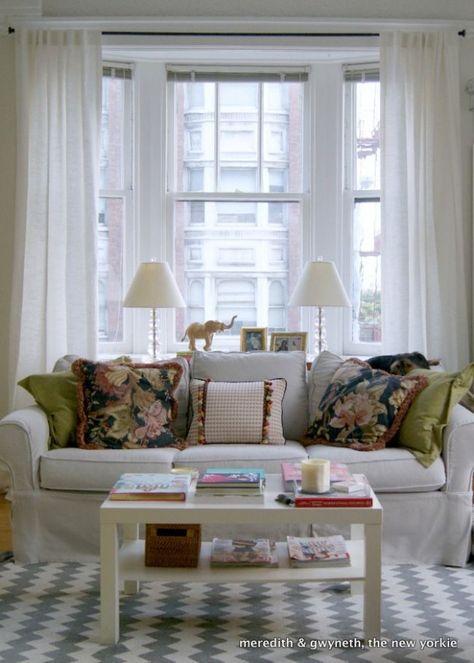 12 Comely Living Room Sofa In Front Of Window Check more at https://robotdecor.com/12-comely-living-room-sofa-in-front-of-window/ Apartment Decorating Living Room Modern, Fancy Couch, Apartment Decorating Living Room, Apartment Furniture Layout, Bay Window Living Room, Apartment Decorating Living, Small Living Room Layout, Narrow Living Room, Living Room Layout