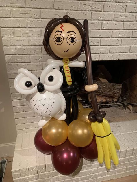 55+ Unique Harry Potter themed baby shower Ideas (Free Printable included) Balloon Owl Harry Potter, Owl Balloons Harry Potter, Harry Potter Balloon Art, Harry Potter Ballon Decoration, Harry Potter Balloon Bouquet, Harry Potter Baby Shower Ideas, Harry Potter Balloons, Harry Potter Floating Candles, Owl Balloons