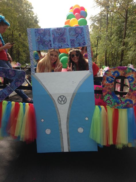 Homecoming Float Ideas 70's Themed GWU Halloween Under The Sea, Homecoming Float Ideas, Kids Parade Floats, Disney Homecoming, Holiday Parade Floats, Wacky Tacky Day, Parade Float Theme, Halloween Parade Float, Tacky Day