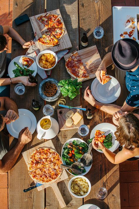 Family Dinner Setting, Cereal Shots, Family Dinner Pictures, Family Dinner Aesthetic, Halloween Food Ideas For Dinner, Food Ideas For Dinner, Gathering Friends, Client Board, Taurus Season