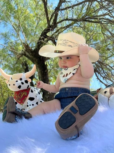 𝒫𝒾𝓃: 𝑔𝑜𝓁𝒹𝓈𝒽𝑜𝓇𝓉𝓎 💌 Ceramic Things, طفلة حديثة الولادة, Diy Newborn Photography, Baby Boy Pictures, Baby Boy Photos, Baby E, Foto Baby, Baby Cowboy