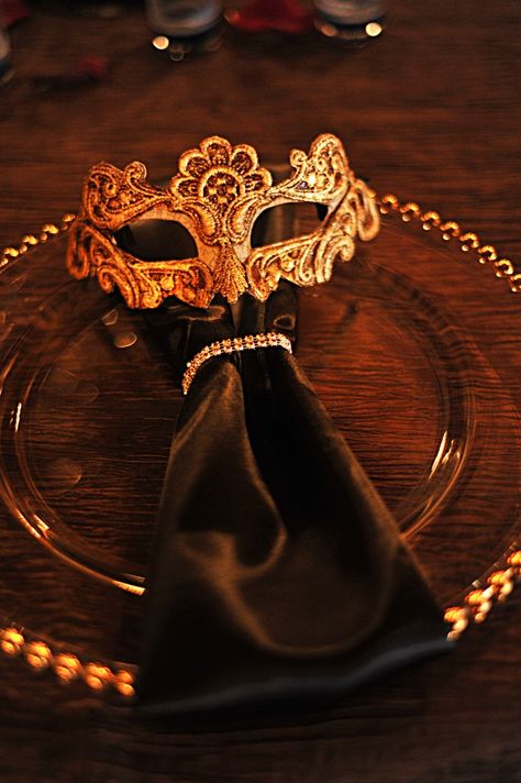 Stunning Masquerade Wedding Theme - http://goo.gl/uujyWX?utm_content=snap_default&utm_medium=social&utm_source=Pinterest.com&utm_campaign=snap Masquerade Ball Decorations, Mascarade Party, Masquerade Party Decorations, Masquerade Prom, Theme Carnaval, Masquerade Ball Party, Masquerade Theme, Masquerade Wedding, Fest Temaer