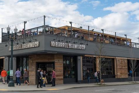 Best Outdoor Drinking Spots in Portland Drinking Outside, Patio Bars, Restaurant Exterior Design, Outdoor Bars, Brewery Design, Restaurant Exterior, Rooftop Patio, Outdoor Restaurant, Cafe Design