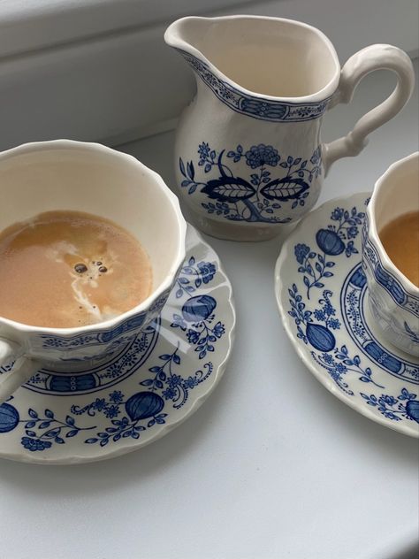 Blue Mugs Aesthetic, Vintage Tea Cup Aesthetic, Blue Coffee Aesthetic, Coffee Cups Aesthetic, Cups Aesthetic, Coffee Cup Aesthetic, Fancy Cups, Blue Coffee Cup, Decorated Cups