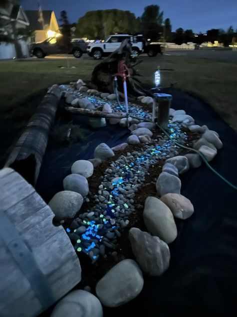 Blue glass rock and glow in the dark rocks Dry Riverbed Landscaping, Glow In The Dark Garden, Landscape Island, Garden Pebbles, Glow Rock, Water Wise Landscaping, Dark Garden, Diy Glow, Dark Landscape