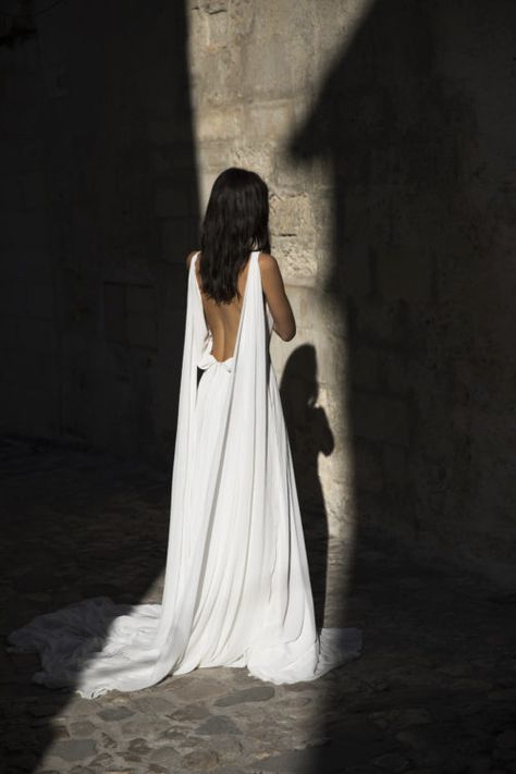 Wedding Atelier, Wedding Silhouette, Backless Wedding, Vestidos Prom, Backless Wedding Dress, Wedding Dress Inspiration, Dream Wedding Dresses, Looks Style, Rehearsal Dinner