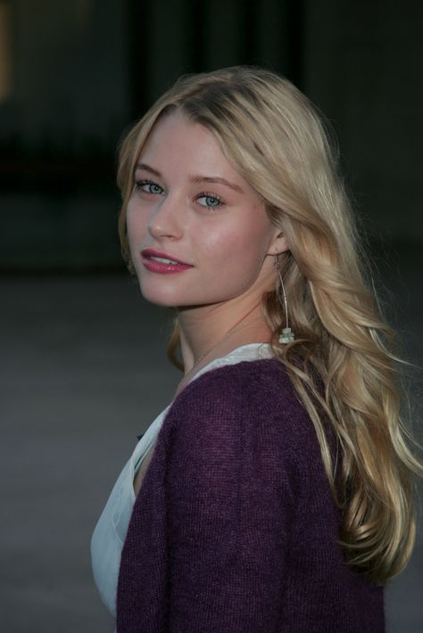 Emilie de Ravin Emily De Ravin, Emilie De Ravin Lost, Claire Lost, Claire Littleton, Jeanne Goursaud, Lost Series, Lost Tv Show, Side Portrait, H2o Mermaids