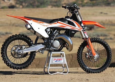 2017-KTM-125-150-SX-pre1 125 Dirt Bike, Wooden Bicycle, Trike Bicycle, Enduro Motocross, Image Moto, Motorcross Bike, Ktm 125, Bicycle Painting, Dirt Bike Girl