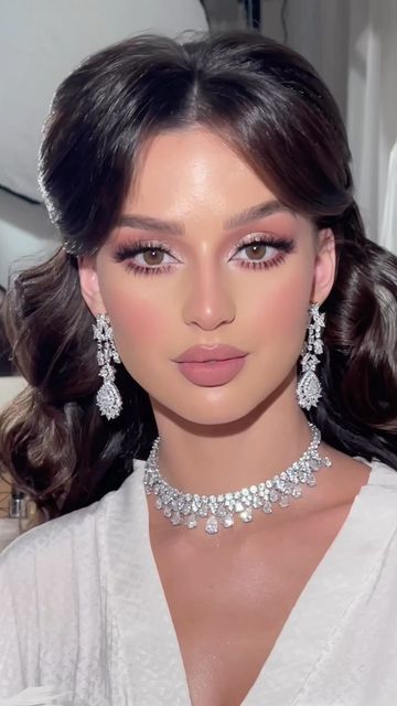 Gold Bronze Makeup Look, Makeup For White Dress, Glam Bride Makeup, Quinceanera Makeup, Purple Makeup Looks, Maquillage On Fleek, Light Makeup Looks, Party Makeup Looks, Classy Makeup