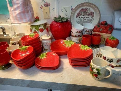 Strawberry Dishes Set, Strawberry Side Table, Strawberry Interior Design, Strawberry Shortcake Kitchen Decor, Strawberry Aesthetic Room, Strawberry Tea Set, Food Themed Kitchen Decor, Vintage Strawberry Kitchen, Strawberry Shortcake Kitchen