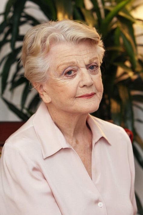 Grandma Portrait, Jessica Fletcher, Joseph Cotten, Famous Females, Blithe Spirit, Angela Lansbury, Actrices Hollywood, Character Actor, Aging Gracefully