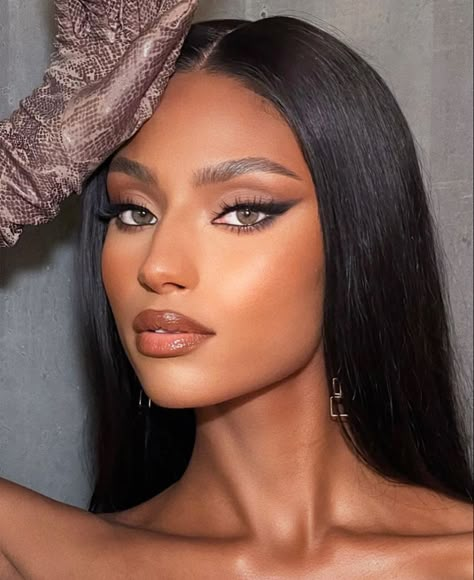 Eyeshadow Products Prom Makeup For Brown Eyes, Bronze Makeup Look, Ball Makeup, Maquillage On Fleek, Elegantes Makeup, Natural Glam Makeup, Day Makeup Looks, Eyeshadow Products, Date Night Makeup