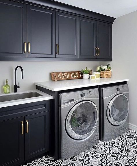 8,031 mentions J’aime, 86 commentaires – Cecelia (@thewelldressedhouse) sur Instagram : Laundry Room Decor | Home Decor | Rustic | Farmhouse | Farm House | Country Home | Laundry Room Ideas | House Ideas | Mud Room #laundry #laundryroom #homedecor #homeideas #mudroom Basement Laundry Room Makeover, Luxury Laundry, Room Storage Diy, Basement Laundry Room, Dream Laundry Room, Basement Laundry, Laundry Room Layouts, Laundry Room Renovation, Modern Laundry Rooms