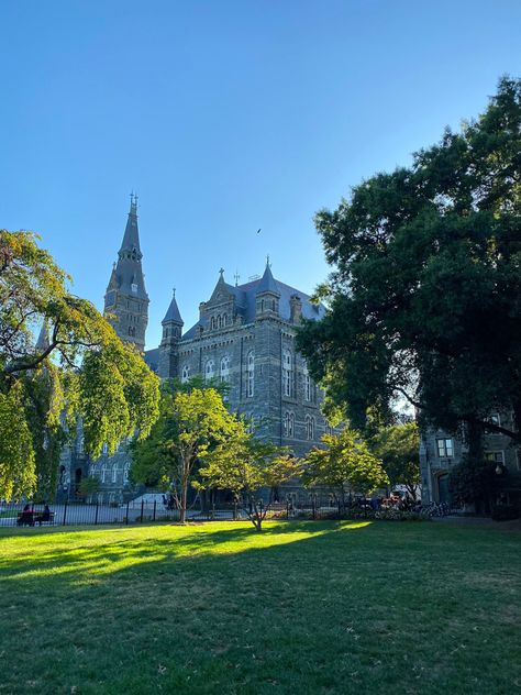 Goal Screensaver, East Coast College Aesthetic, Pretty Universities, Pretty Colleges, Fancy University, Georgetown Aesthetic, Georgetown Law School Aesthetic, Georgetown Washington Dc Aesthetic, Georgetown University Aesthetic