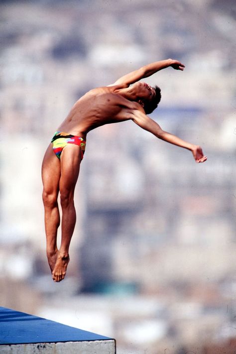 Sun Shuwei (China) 🥇 10m platform • Barcelona 1992 Olympics #diving Olympic Diving, Diving Photography, Guys In Speedos, Body Sketches, Body Reference, Summer Olympics, Action Poses, Human Figure, Olympic Games