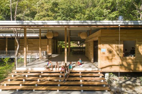 Casa de las Estrellas Waldorf School Sustainable Schools, Wood School, Nosara, Nature School, Waldorf School, Green School, Waldorf Education, Wood Architecture, Curved Walls