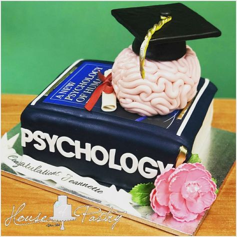 Psychology Cake, Psychology Graduation Pictures, Brain Cake, Graduation Treats, Phd Graduation, Diy Graduation Cap, Graduation Party Planning, Different Cakes, Graduation Photoshoot