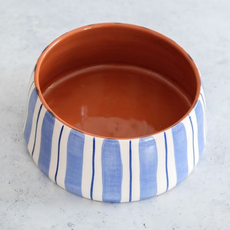 Bring a touch of rustic elegance to your kitchen with our hand-painted bold striped serving bowl by Casa Cubista. Perfect for serving salads, fruits, or as a decorative piece, this versatile bowl is a must-have for any home. Each bowl is crafted by local artisans, making it a one-of-a-kind piece that is truly unique. With its rustic style and striking design, it will add a touch of charm to any table setting. Salad Bowls Ceramic, Diy Keramik, Diy Pottery Painting, Hand Painted Bowls, Glazed Bowl, Pottery Painting Designs, Diy Ceramic, Keramik Design, Clay Bowl