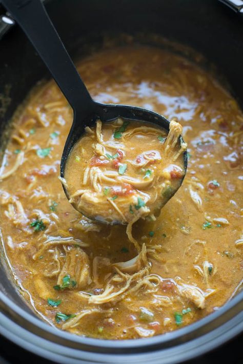 King Ranch Chicken Soup, Ranch Chicken Soup, Buffalo Chicken Chili Recipe, Chicken Soup Slow Cooker, Easy Soups To Make, Chili Spicy, Buffalo Chicken Chili, King Ranch Chicken, Soup With Chicken