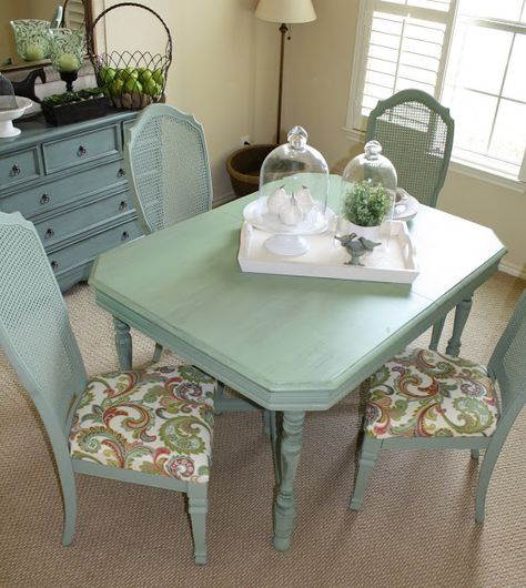 seafoam green rooms | love to see some of your "Sea Inspired" design ideas. I must be ... Green Dining Room Ideas, Wallpaper Living Room Accent Wall, Colored Dining Chairs, Green Dining Room, Apartment Dining Room, Dining Room Chair Covers, Green Dining Chairs, Dining Room Curtains, Dining Room Remodel