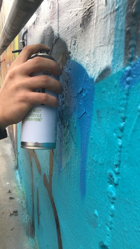 Purple Spray Paint, Korean Mythology, Blue Spray Paint, Grunge Pictures, Hippie Aesthetic, Paper Towns, Graffiti Style Art, Best Friends Shoot, Graffiti Styles