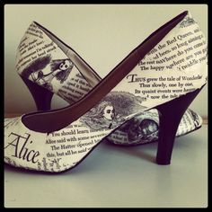 Alice In Wonderland Stuff, Shoe Centerpieces, Lampshades Diy, Alice In Wonderland Shoes, Heels Fancy, Alice In Wonderland Wedding, Disney Shoes, Shoes High Heels, Mad Hatter Tea