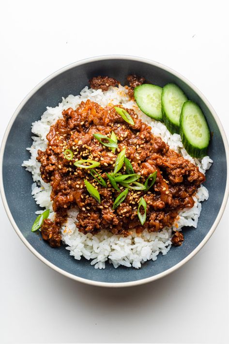 Enjoy this quick and easy weeknight dinner with these Gochujang Beef Bowls! Ready in under 30 minutes, this flavorful dish combines savory, spicy, and sweet elements for a delicious Korean-inspired meal your family will love. Gochujang Beef, Gluten Free Dumpling Wrappers, Spicy Korean Beef, Okonomi Kitchen, Quick Kimchi, Rice Paper Dumplings, Beef Bowl Recipe, Gochujang Recipe, Korean Beef Bowl