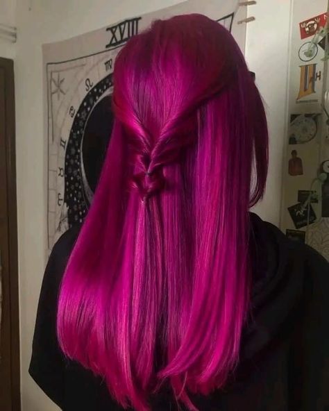 Dark Magenta Hair, Raspberry Hair, Magenta Hair Colors, Dark Pink Hair, Magenta Hair, Hippie Stil, Dyed Hair Inspiration, Pretty Hair Color, Bright Hair