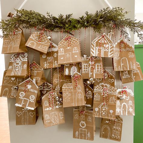 Diy Advent Calendar Gingerbread House, Wall Advent Calendar, Paper Bag Advent Calendar, Ideas For Advent Calendar, Paper Bag Gingerbread House, Advent Calendar Aesthetic, Christmas Shop, Advent Calendars, Homemade Advent Calendars