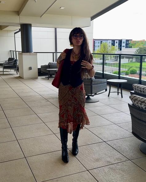 There’s just something so satisfying about unearthing hidden gems and breathing new life into pre-loved items. Thrifting allows me to express my personal style in creative ways, all while being sustainable and budget-friendly. Outfit Deets - Vintage pattern maxi skirt - black vest - chunky jewelry - black boots #thrifted #thriftedstyle #ootd #jewlery #maxiskirt Skirt Boots Outfit, Black Maxi Skirt Outfit, Brown Paisley, Maxi Skirt Outfits, Black Maxi Skirt, Skirts With Boots, Boots Fall, Winter Fashion Outfits, Boots Outfit