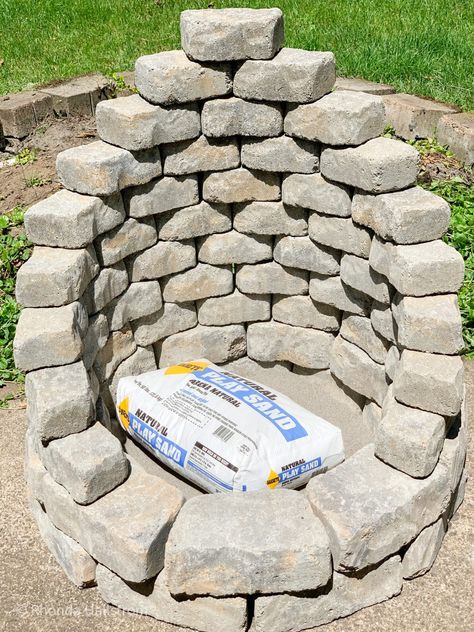 Outdoor Fireplace Ideas Diy, Small Outdoor Fireplace Ideas, Outdoor Fireplace Diy, Build Outdoor Fireplace, Outdoor Fireplace Ideas, Outdoor Stone Fireplaces, Fireplace Diy, Outside Fireplace, Diy Outdoor Fireplace