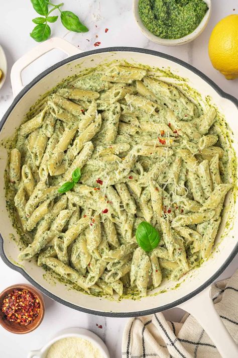 Easy Pesto Ricotta Pasta - Food Exit Recipes Protein Pesto, Pesto Ricotta, Pasta Simple, Creamy Pesto Pasta, Ricotta Recipes, Ricotta Pasta, Creamy Pesto, Pasta Food, Family Friendly Dinners