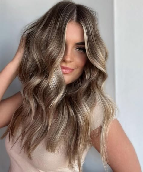 Walnut Brown and Metallic Blonde Balayage Natural Dark Blonde Hair, Blonde Highlights With Lowlights, Best Blonde Highlights, Icy Blonde Highlights, Blonde Highlights Ideas, Dark Blonde Highlights, Mushroom Hair, Highlights Ideas, Dirty Blonde Hair