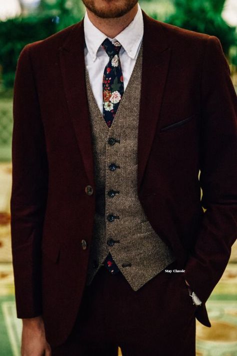 a vintage look with a burgundy velvet suit, a beige tweed waistcoat and a moody floral tie Vintage Wedding Suits, Tweed Wedding, Mens Wedding Attire, Groom Wedding Attire, Tweed Waistcoat, Wedding Suits Groom, Velvet Suit, Mens Fashion Smart, Groomsmen Attire