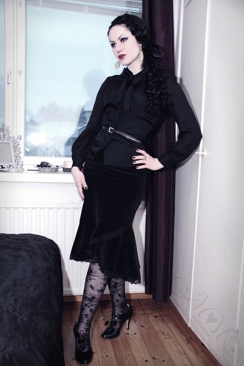 Through the Looking Glass: Tales of a Librarian Corp Goth, Gothic Inspiration, Corporate Goth, Goth Subculture, Soft Dramatic, Gothic Furniture, Goth Look, Simple Black Dress, Celebrity Design